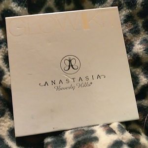 Anastasia Beverly Hills glow kit